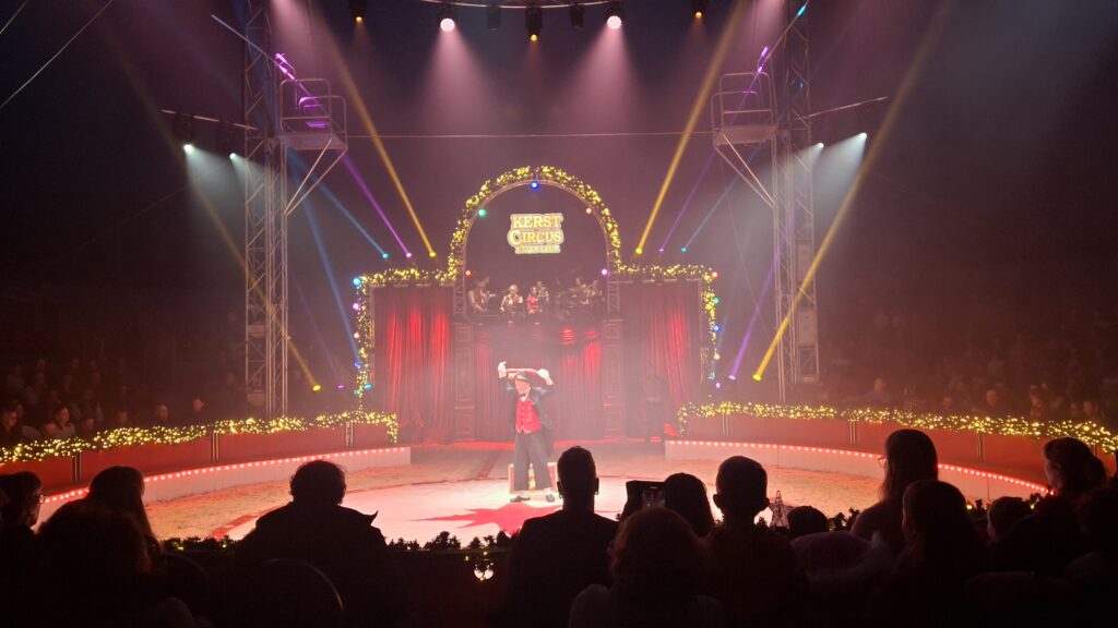 Kerstcircus Etten-Leur viert tienjarig jubileum met bijzondere acts: 'Hier nog nooit eerder gezien'