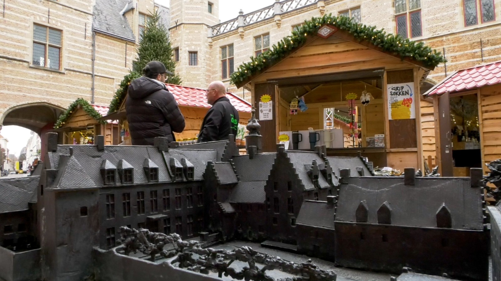 Markiezenhof omgetoverd tot kerstmarkt tijdens Magische Winterweken
