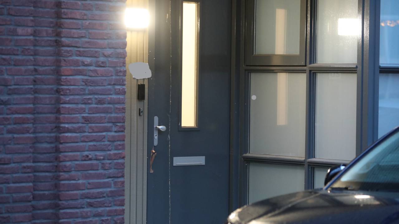 Politie doet inval in huis aan Plantagebaan in Wouw