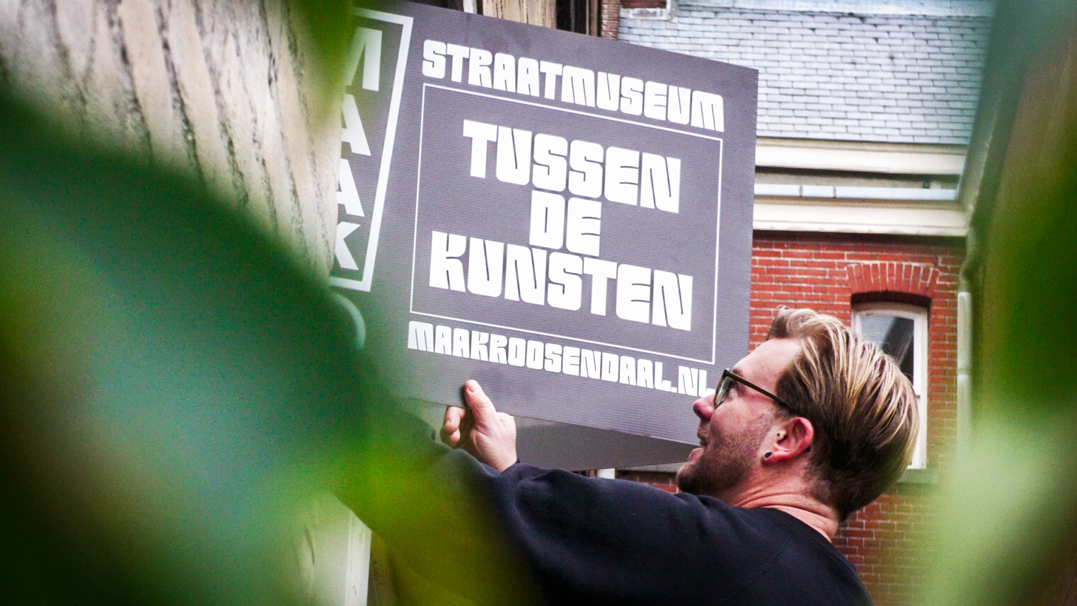 Makers bundelen krachten en transformeren Roosendaalse steeg tot galerie