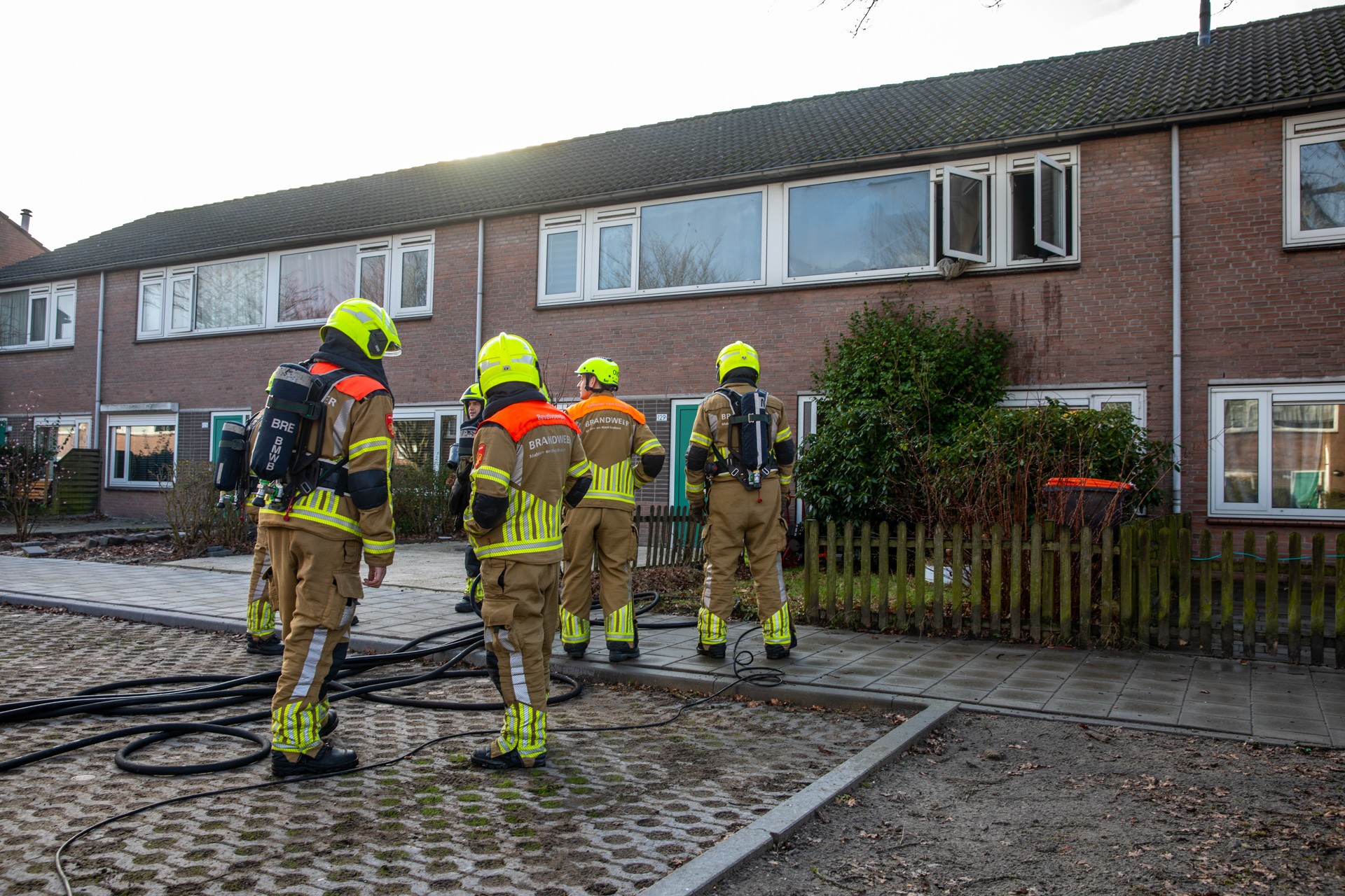 Bewoonster naar ziekenhuis na brand in slaapkamer van woning
