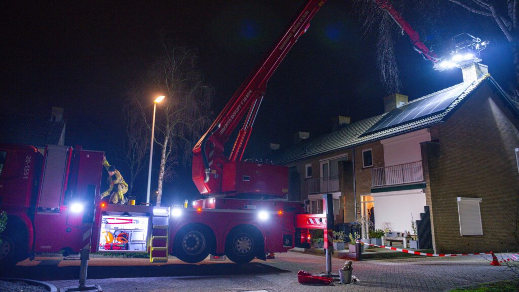 Brandweer rukt uit voor schoorsteenbrand aan het Hazenbos