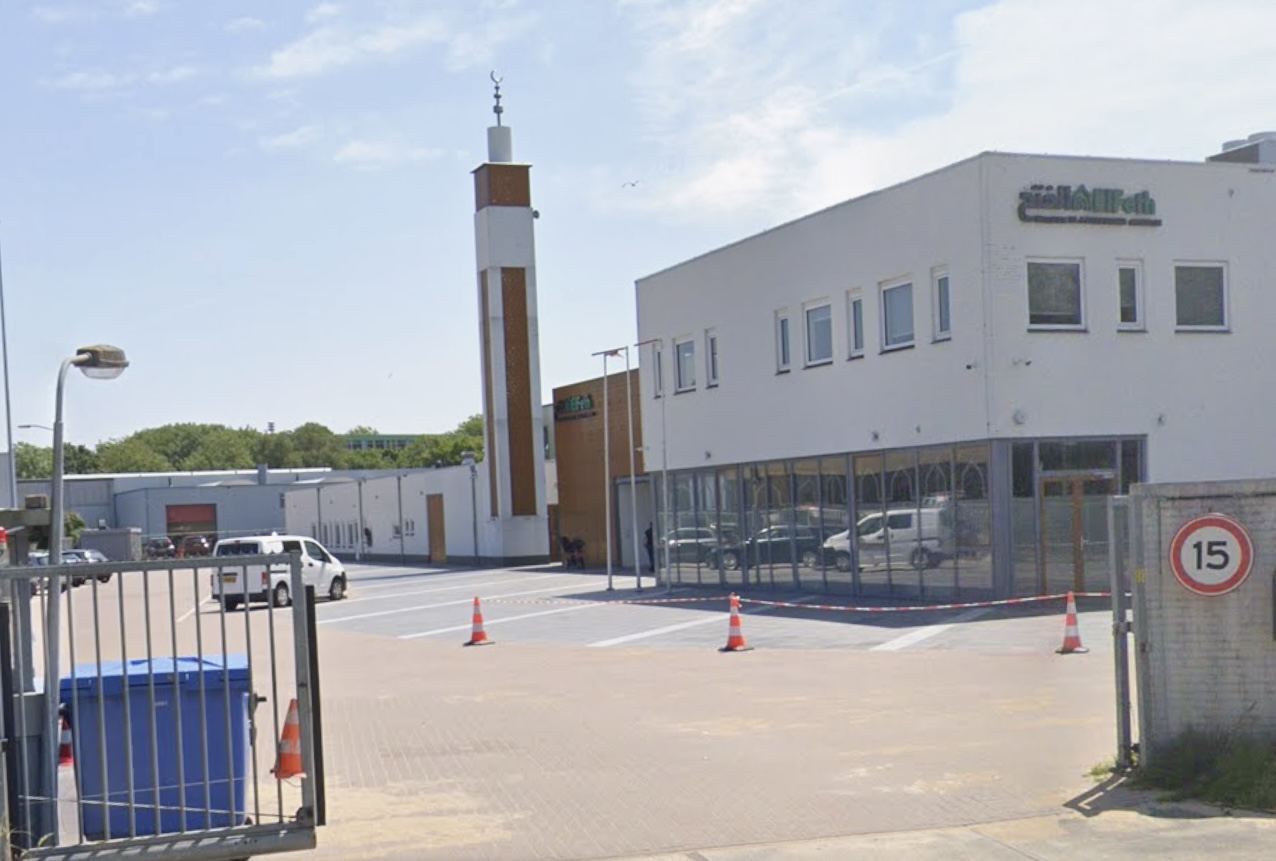 Extra politie en cameratoezicht bij school en moskee na bekladdingen