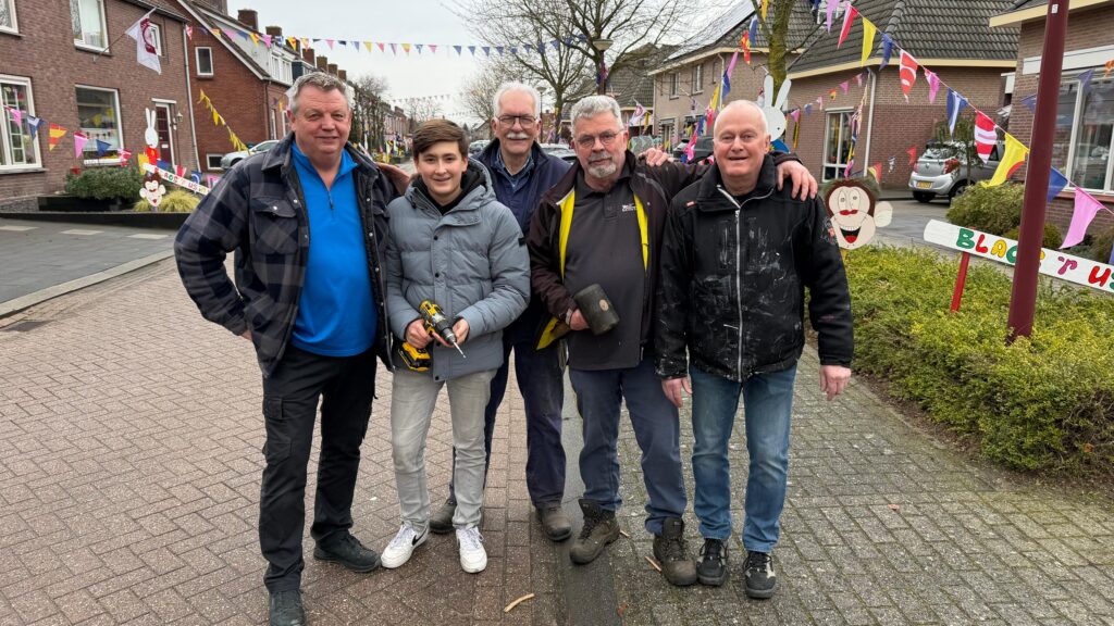 Een straat vol ‘knijne’: Van Oosterhoutstraat in Rijsbergen omgetoverd tot feestweg