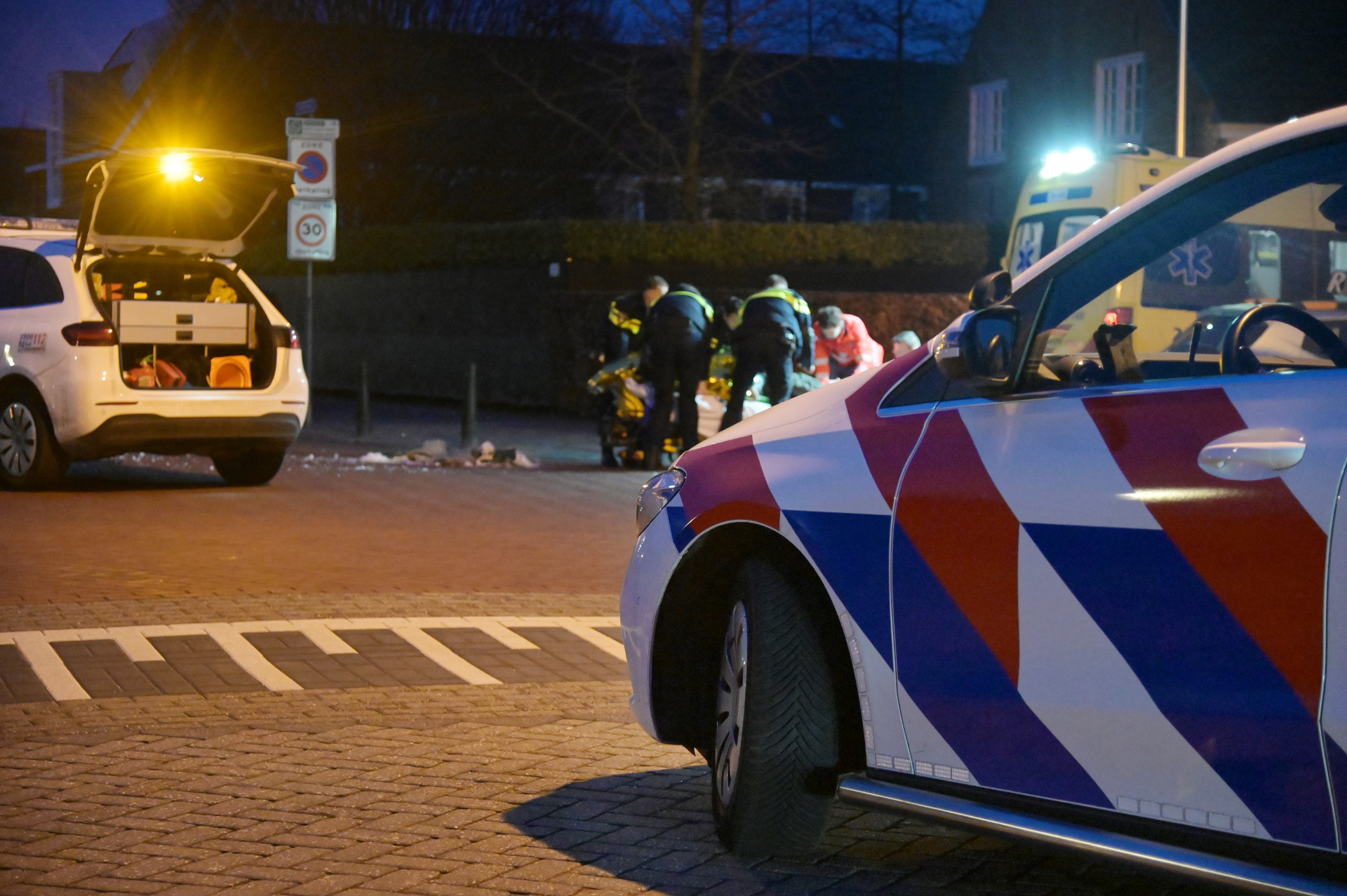 Automobilist en fietser botsen op elkaar, fietser gewond naar ziekenhuis