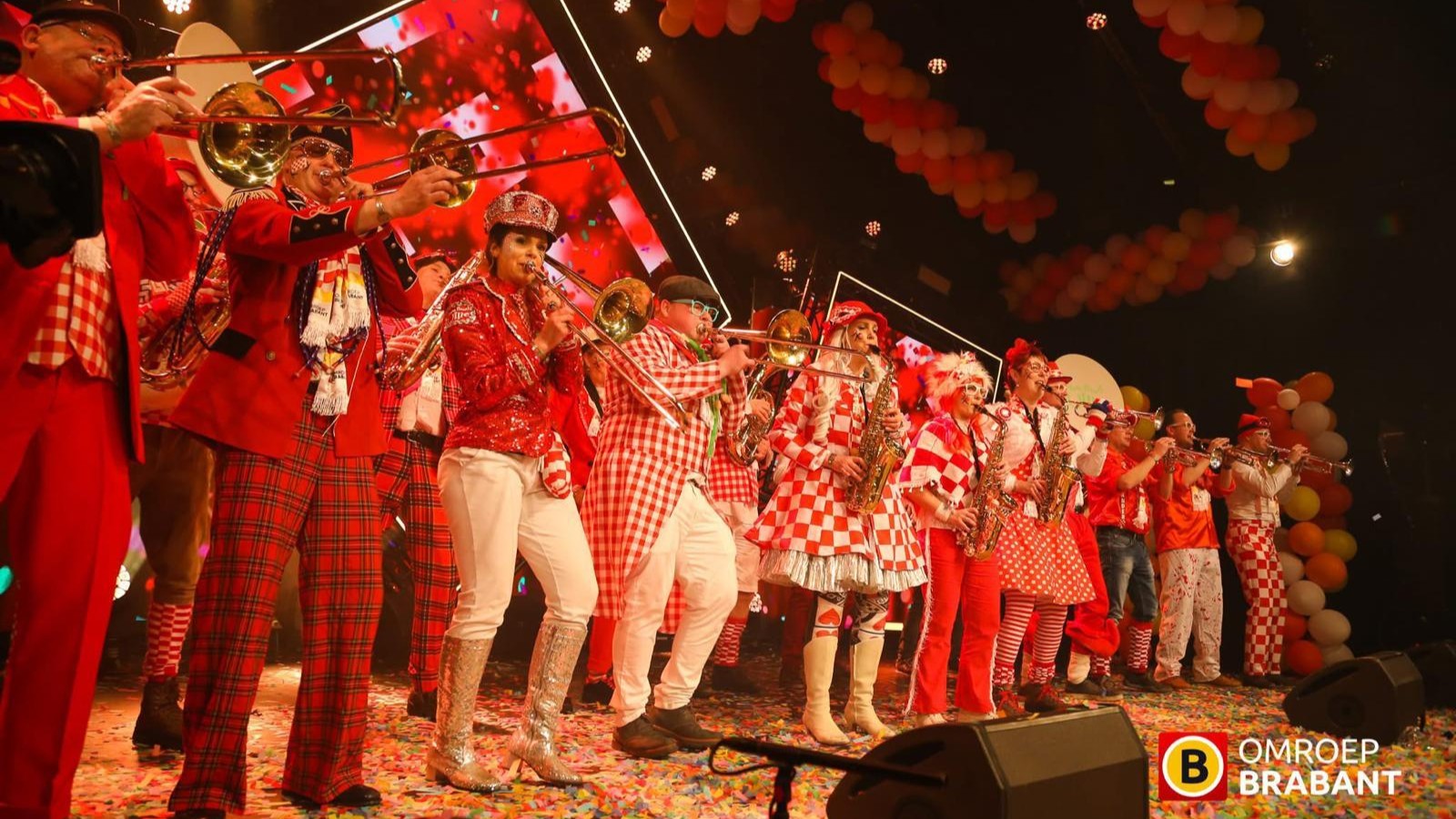 Blaad Band Ullie op Drie Uurkes Vurraf bij Omroep Brabant.