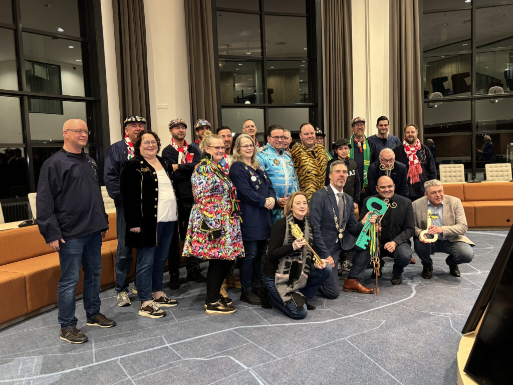 Sleutels van Moerdijkse kernen terug in handen van burgemeester: ‘Ze hebben het geweldig gedaan’