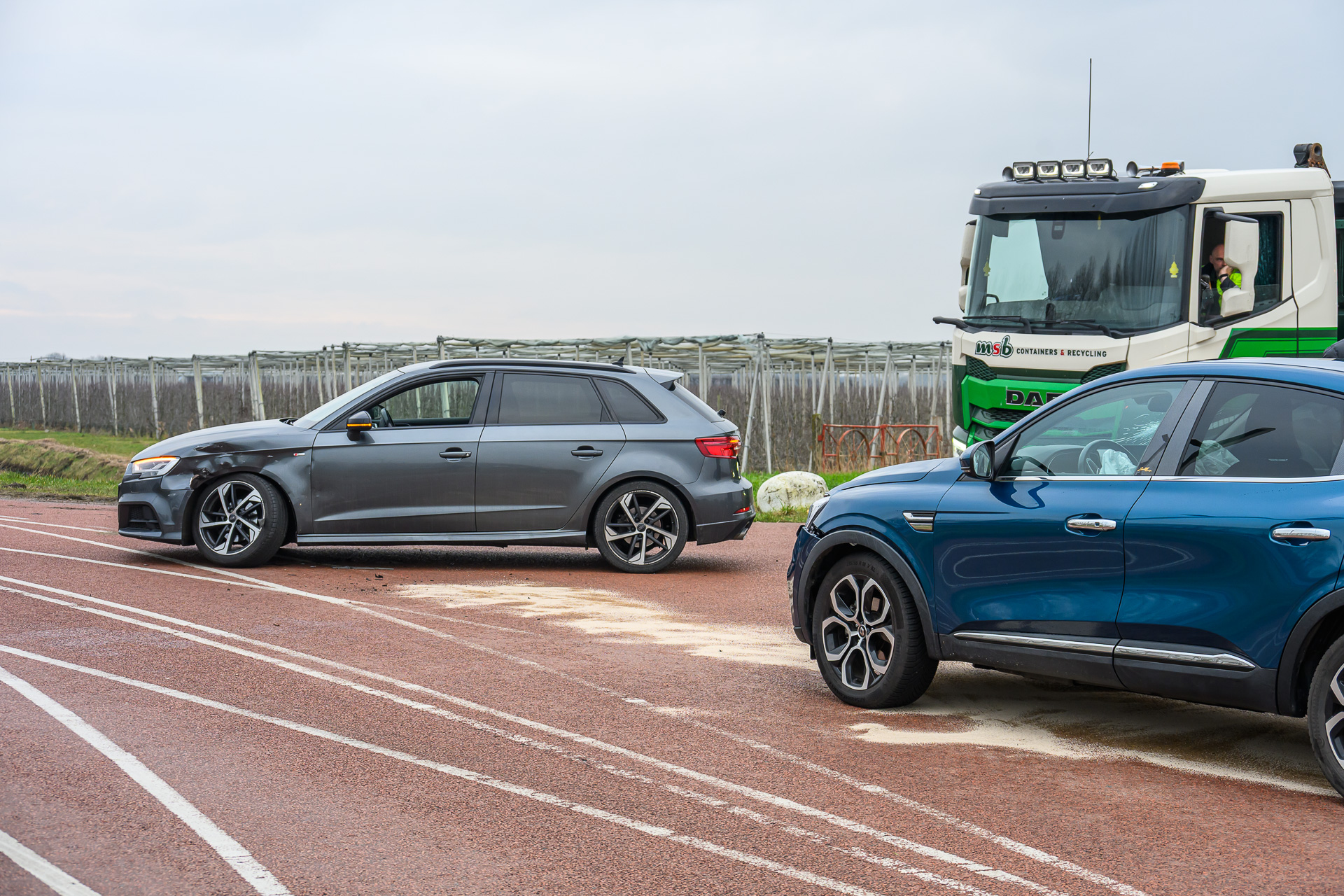 Twee auto’s zwaar beschadigd na botsing in Zevenbergschen Hoek