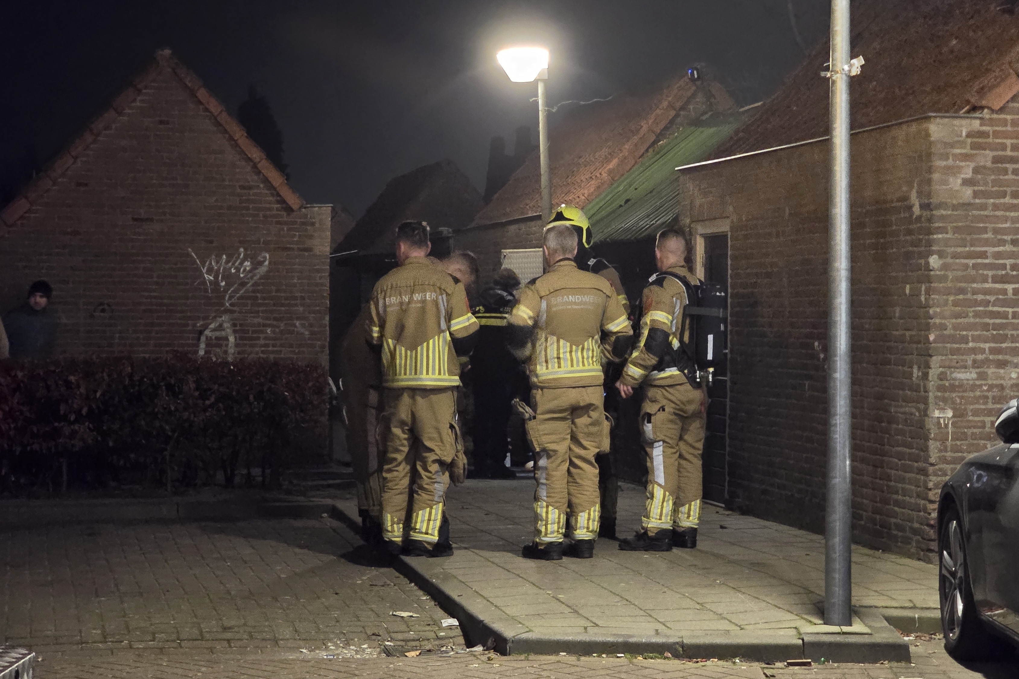 Brand in bijgebouw in Bergen op Zoom, politie vindt vuurwerkresten