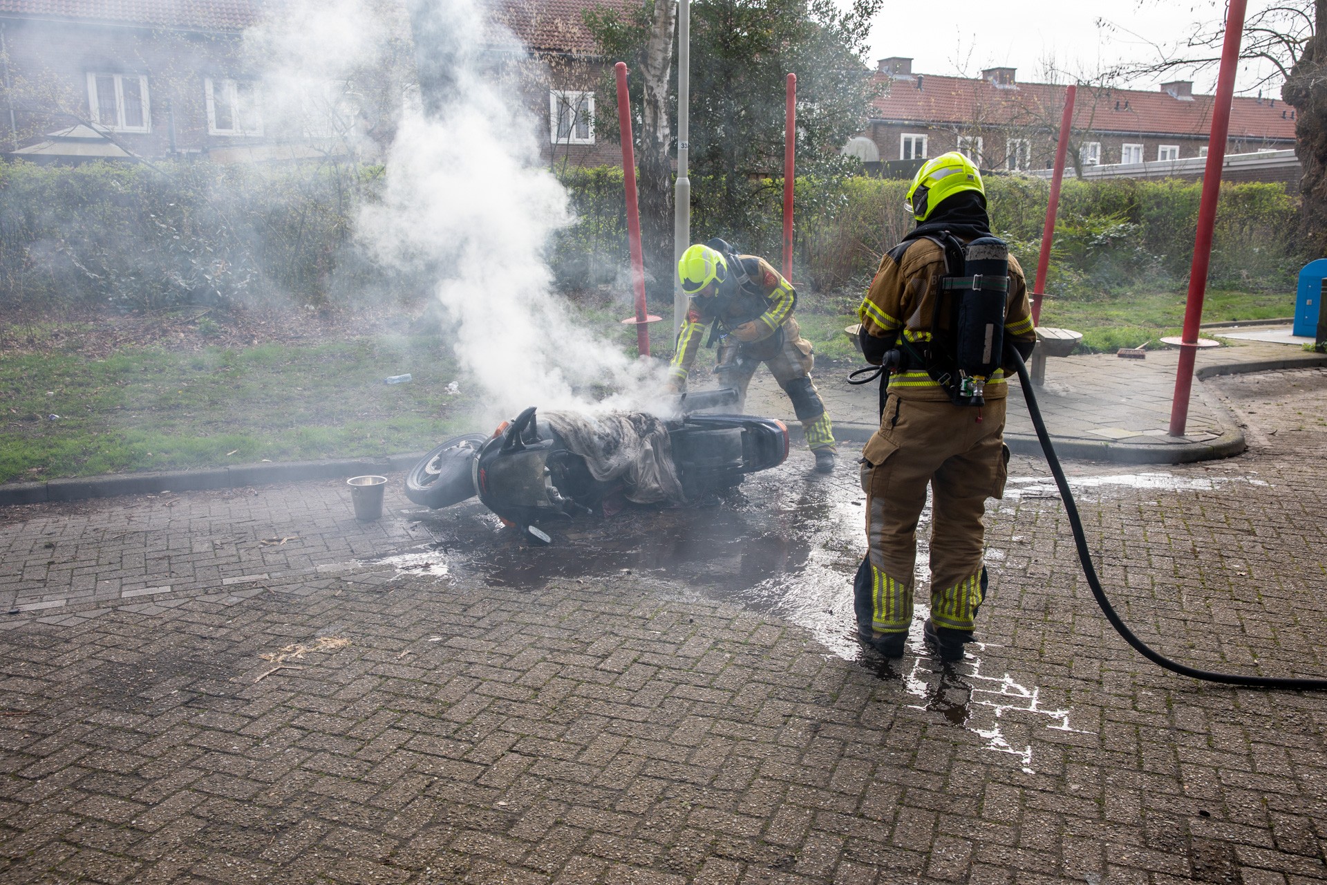 Motor volledig verwoest door brand in Roosendaal