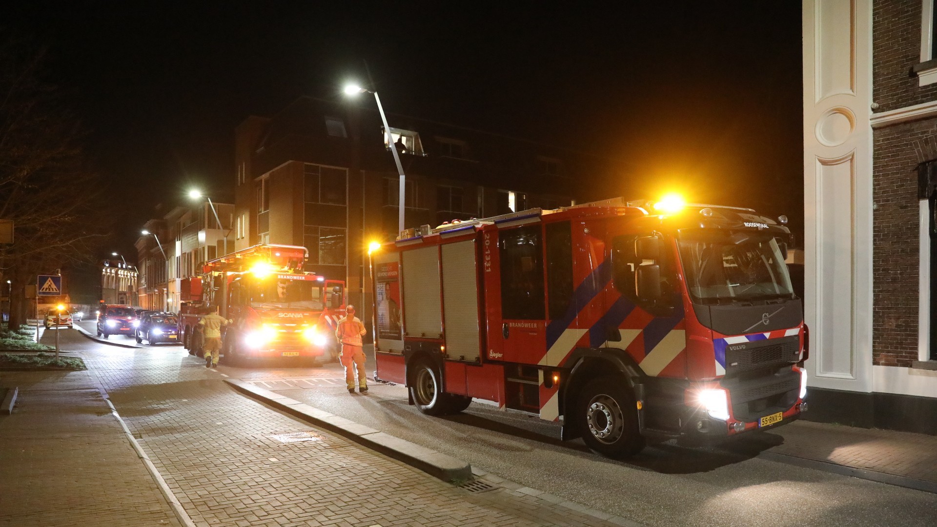 Brandweer rukt uit voor rokende barbecue op balkon in Roosendaal