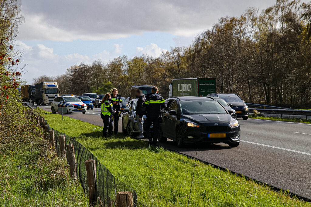 Kop-staartbotsing op A4 bij Bergen op Zoom, bestuurders met schrik vrij