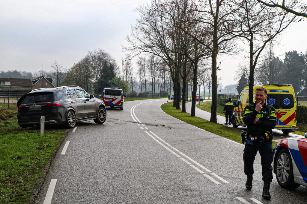 Ongeval tussen auto en bestelbus op Moerkantsebaan, weg tijdelijk afgesloten