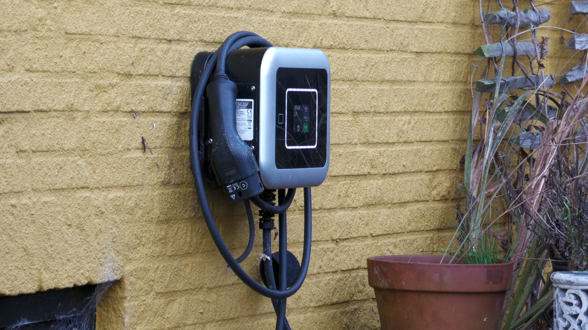 Tholen ziet geen problemen met laadpalen zoals raadsleden schetsen: 'Geen aanvullende maatregelen'