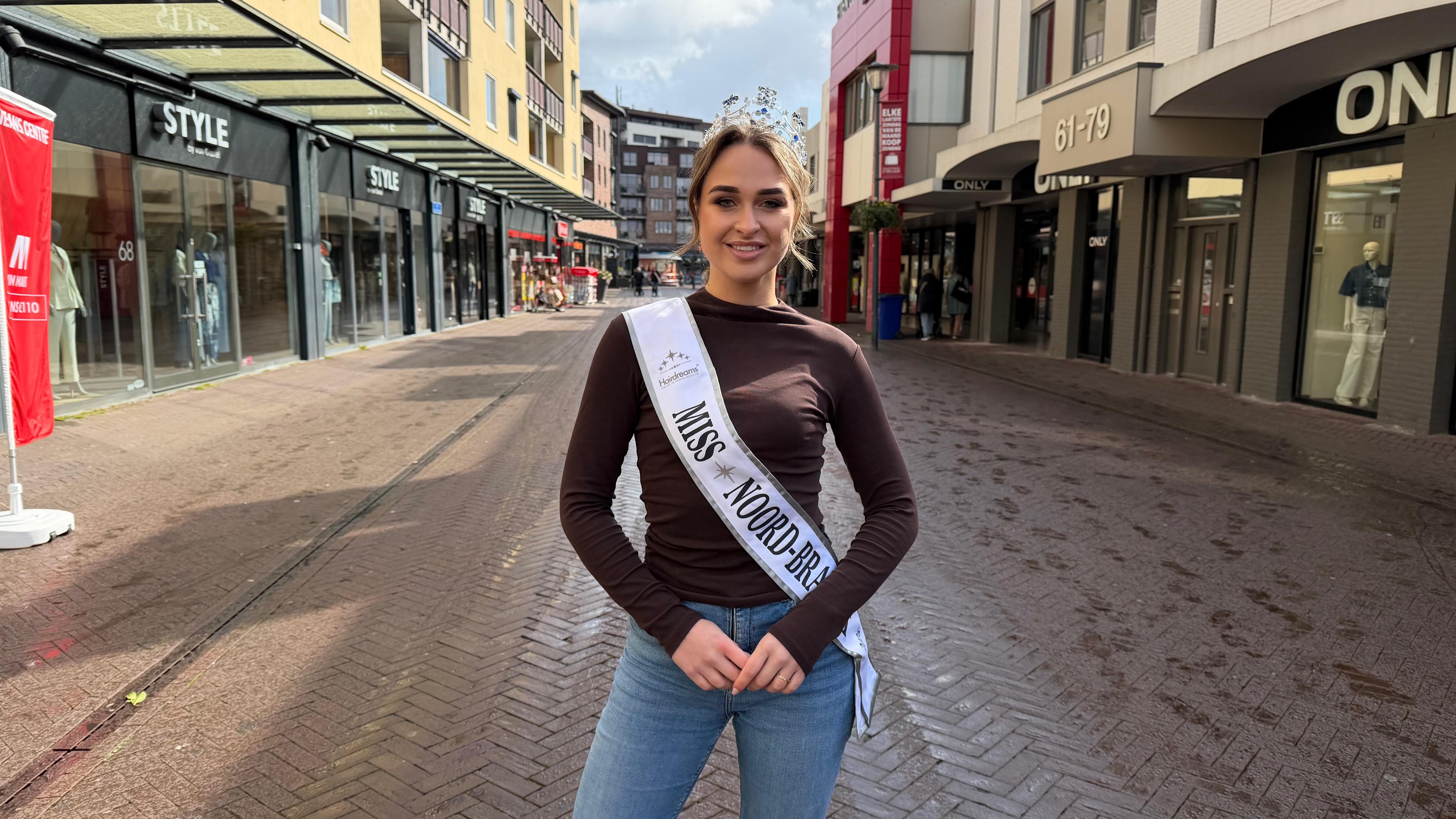 Mirjam de Jonge uit Etten-Leur is gekroond tot Miss Noord-Brabant. (foto: ZuidWest Update).