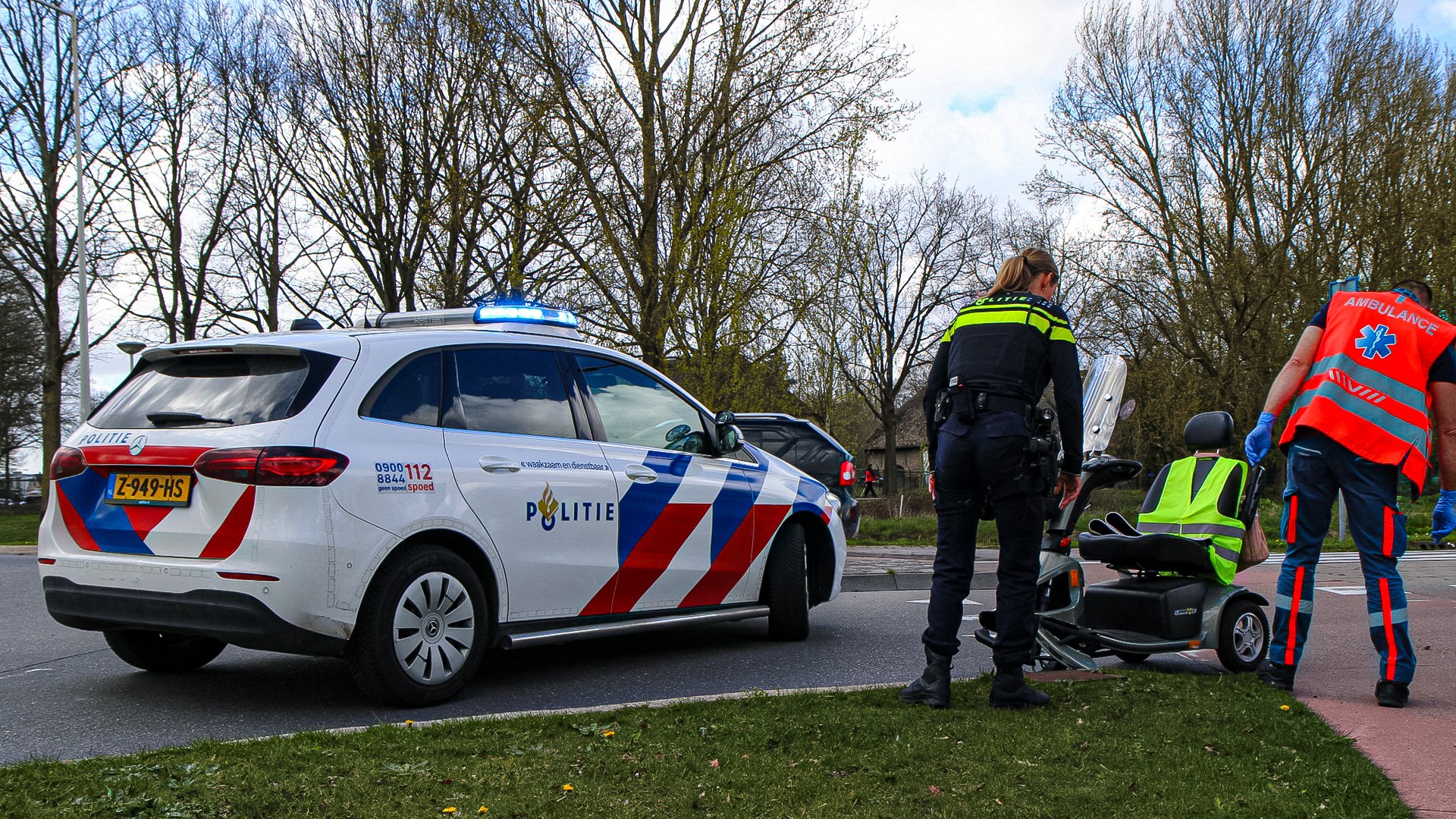 Vrouw op scootmobiel gewond na aanrijding in Halsteren