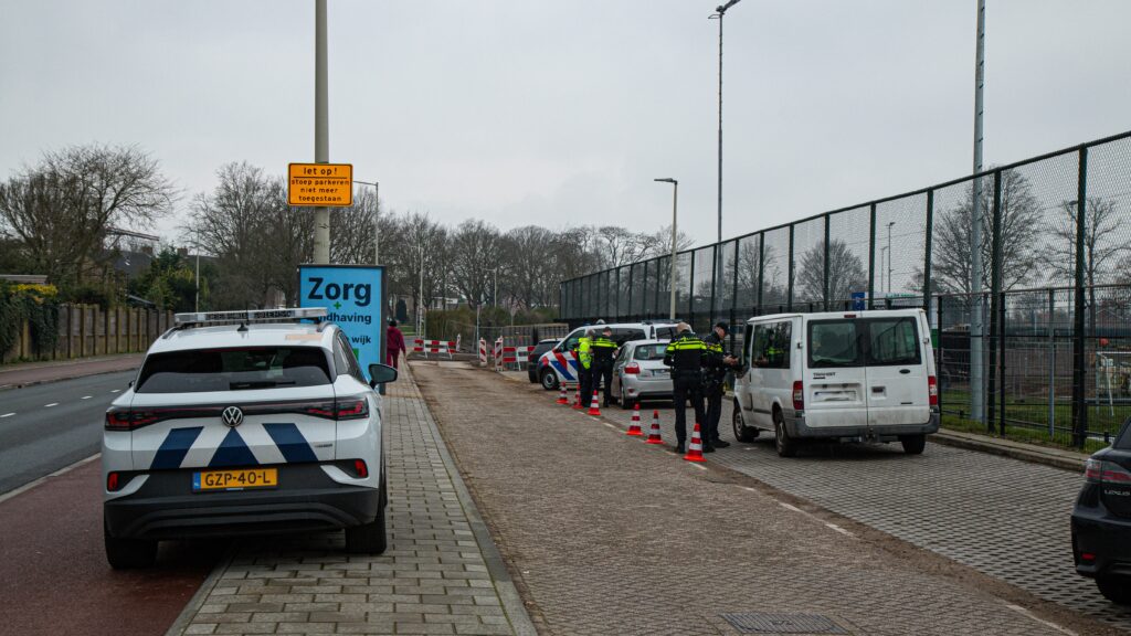 Politie en Belastingdienst houden grote controle op Bergse Olympialaan
