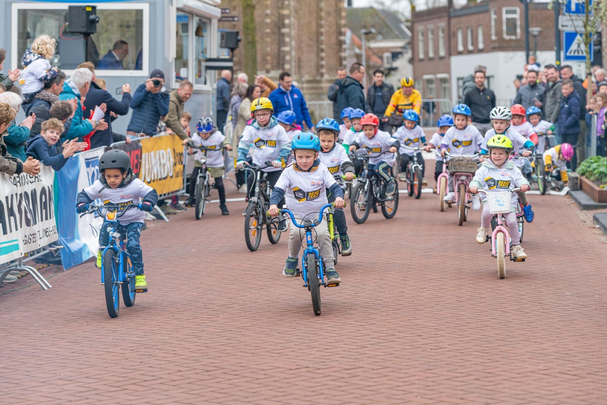 Wielerronde Oud Gastel viert jubileum grootser dan ooit: ‘Echt iets om trots op te zijn’