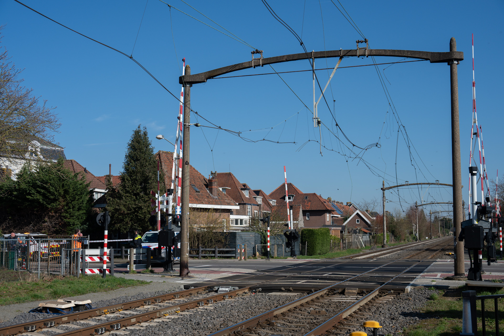 Geen treinen door zwaar beschadigde bovenleiding bij Zevenbergen