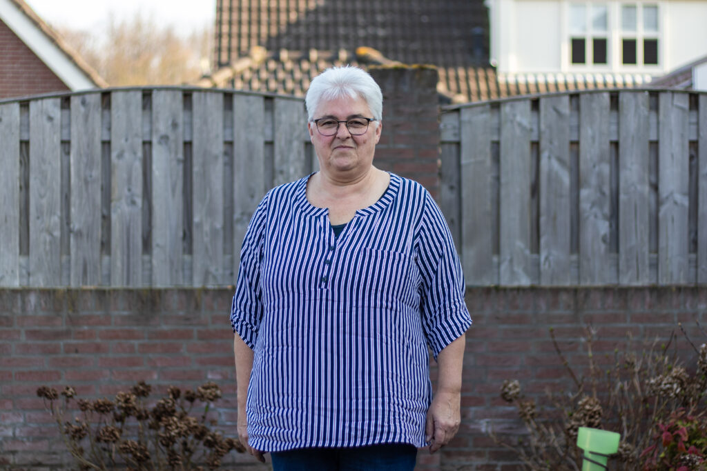 Carola is een vast gezicht in het straatbeeld van Moerdijk: 'Vroeger zaten we tot 's avonds laat bui