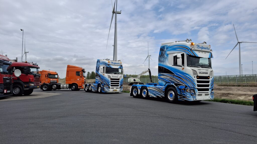 Truckers bezorgen cliënten unieke dag op de vrachtwagen: 'Beetje toeteren en seinen, altijd goed'