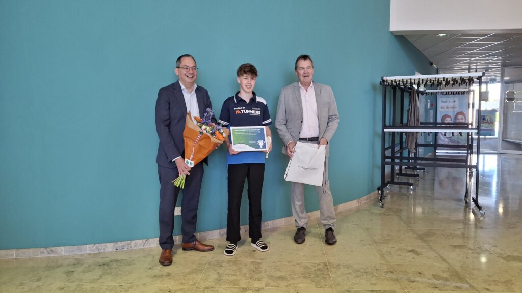 Als reserve naar NK, maar als winnaar naar huis: Tom van Oers is Nederlands Kampioen tafeltennis