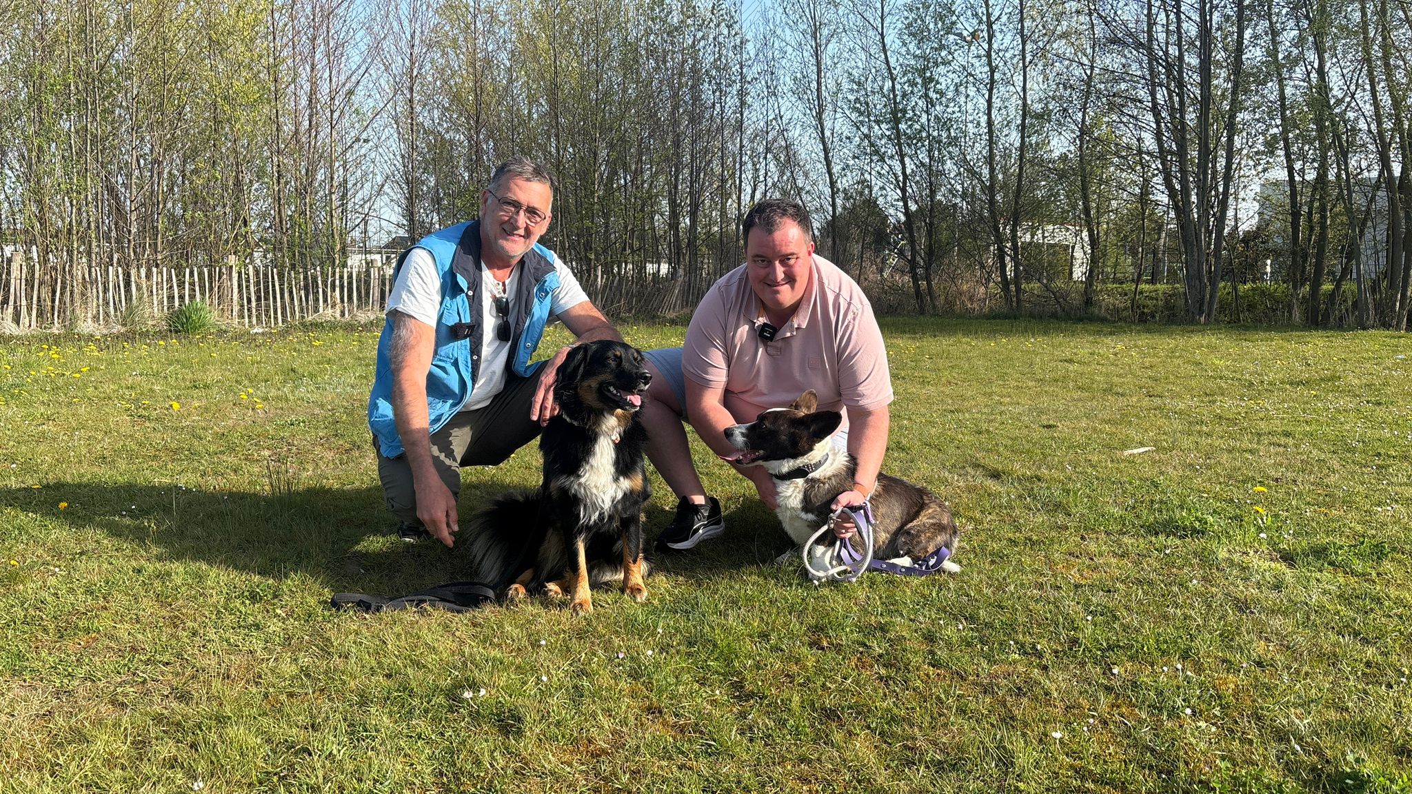 Baasjes van Bubbels en Coco in actie voor hondenspeelveld in Standdaarbuiten