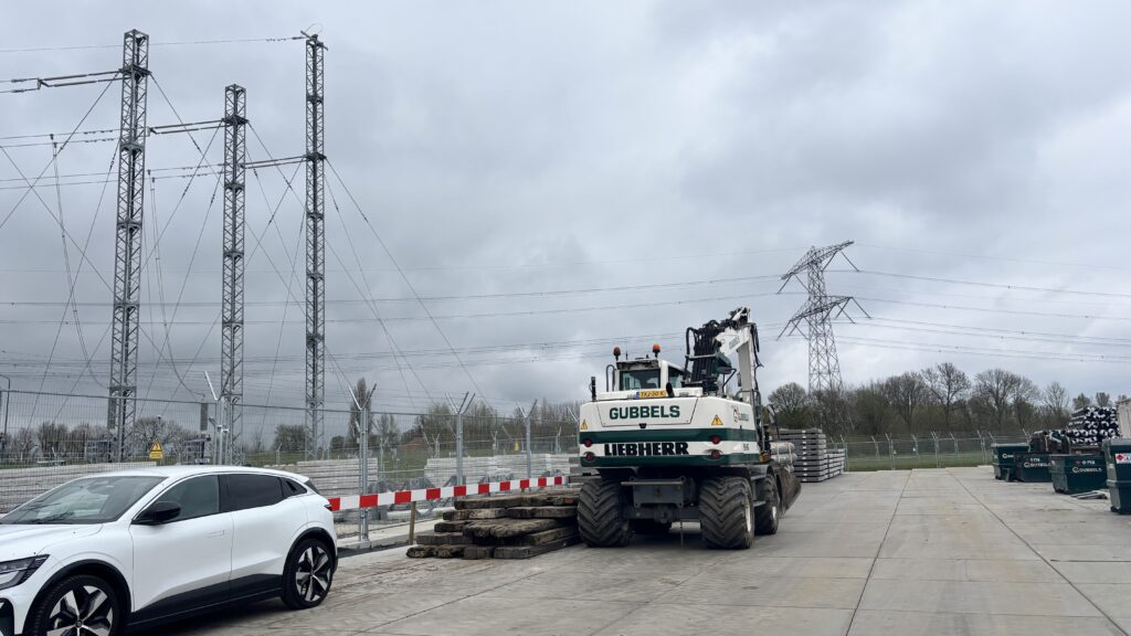 Bouw van zeven extra hoogspannings­masten in Standdaarbuiten gestart: 'Écht noodzakelijk'