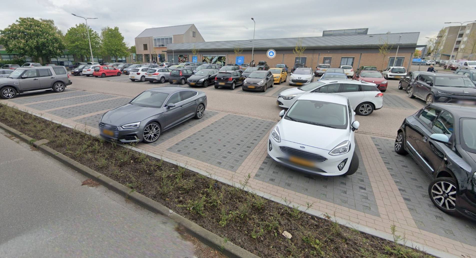 Parkeerterrein bij winkelcentrum Tolberg wordt eenrichtings­verkeer na klachten bezoekers