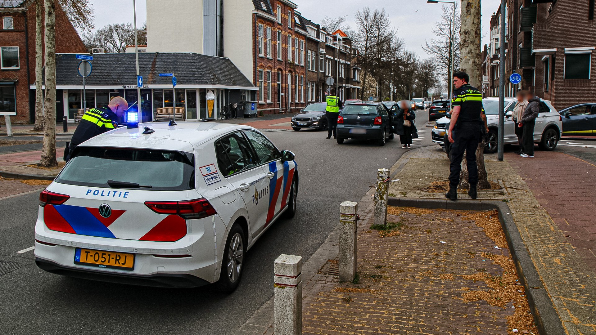 Zwangere vrouw naar ziekenhuis na botsing in Bergen op Zoom