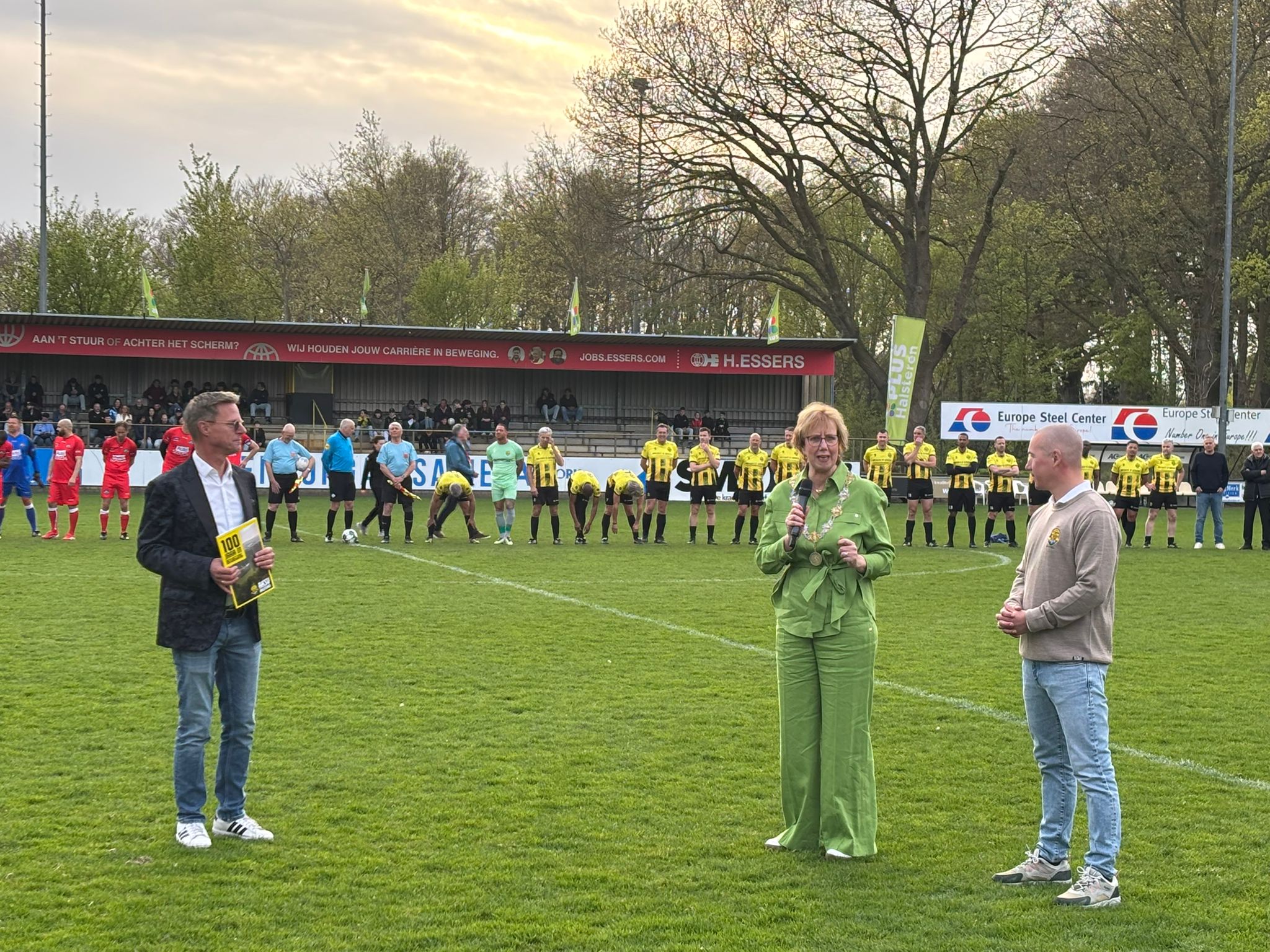 Groots voetbalfestijn voor eeuwfeest RKSV Halsteren barst los