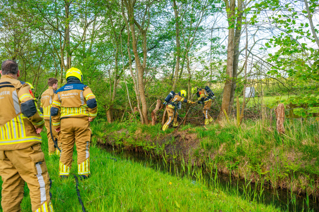 Brandweer rukt twee keer uit voor bosbranden bij Halsteren