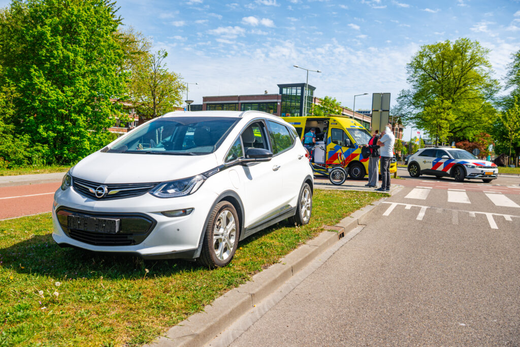 Fietsster gewond na botsing met auto in Bergen op Zoom
