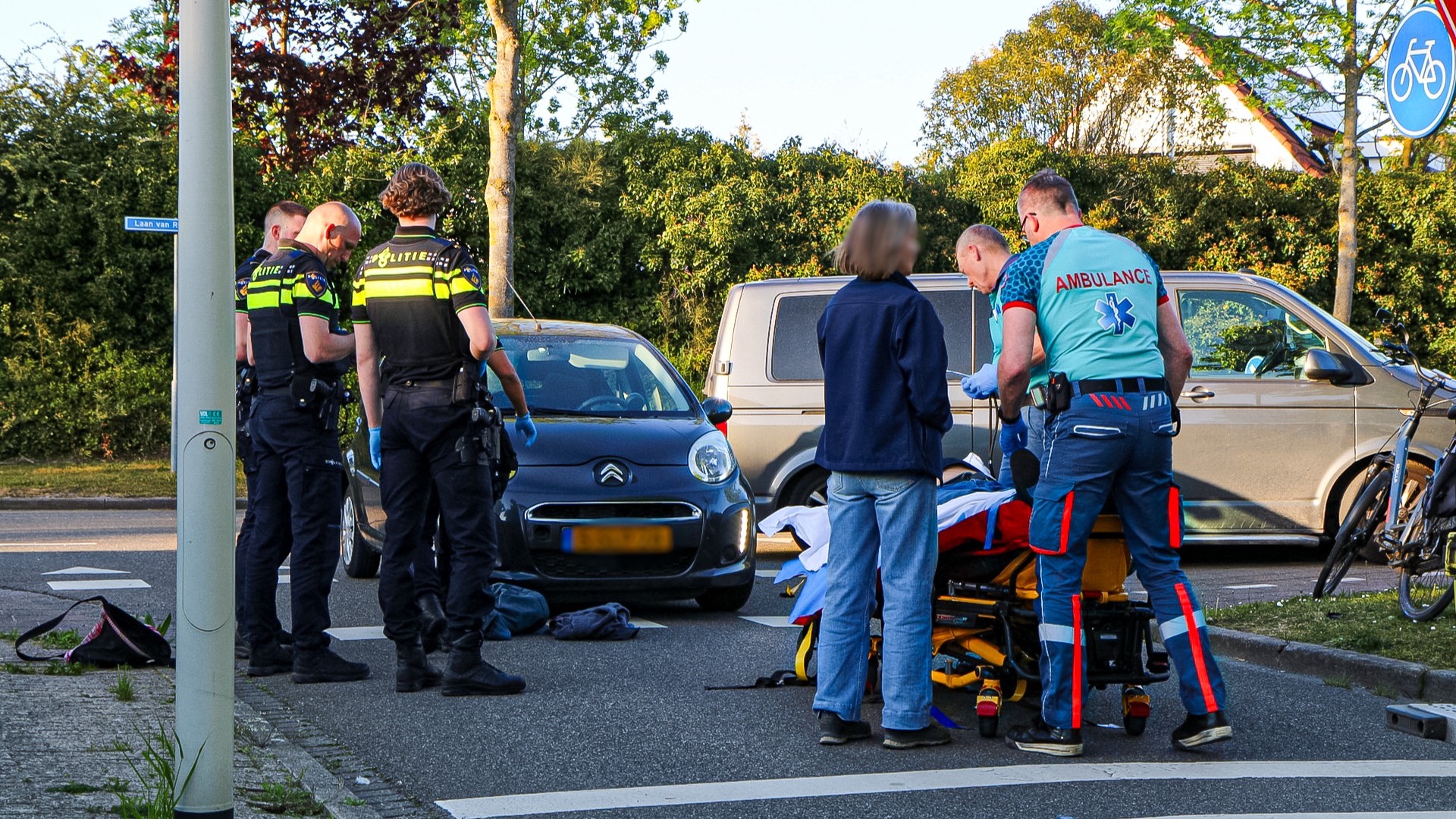 Fietser naar ziekenhuis na aanrijding in Bergen op Zoom