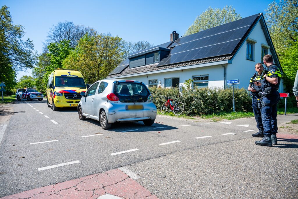 Fietser gewond na botsing met auto in Rijsbergen
