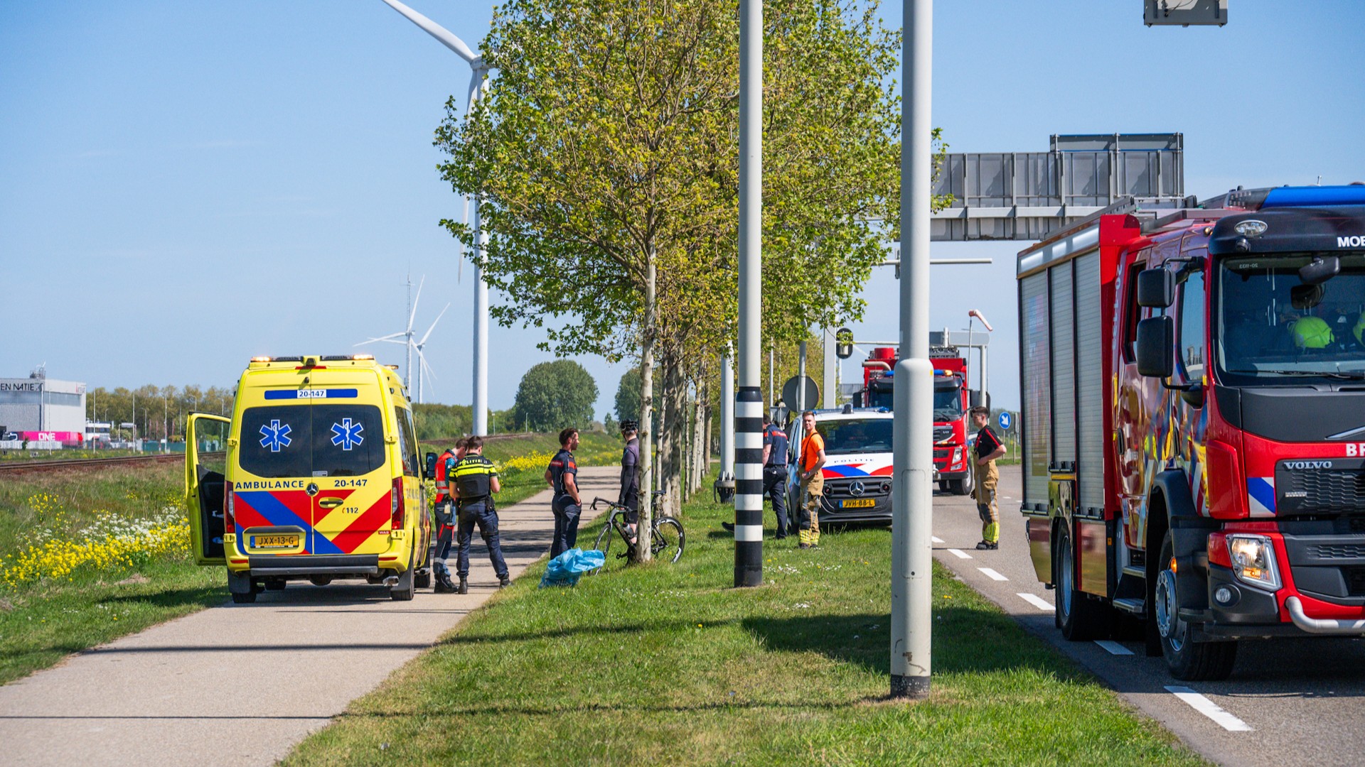 Traumahelikopter landt na ernstig eenzijdig ongeval in Moerdijk