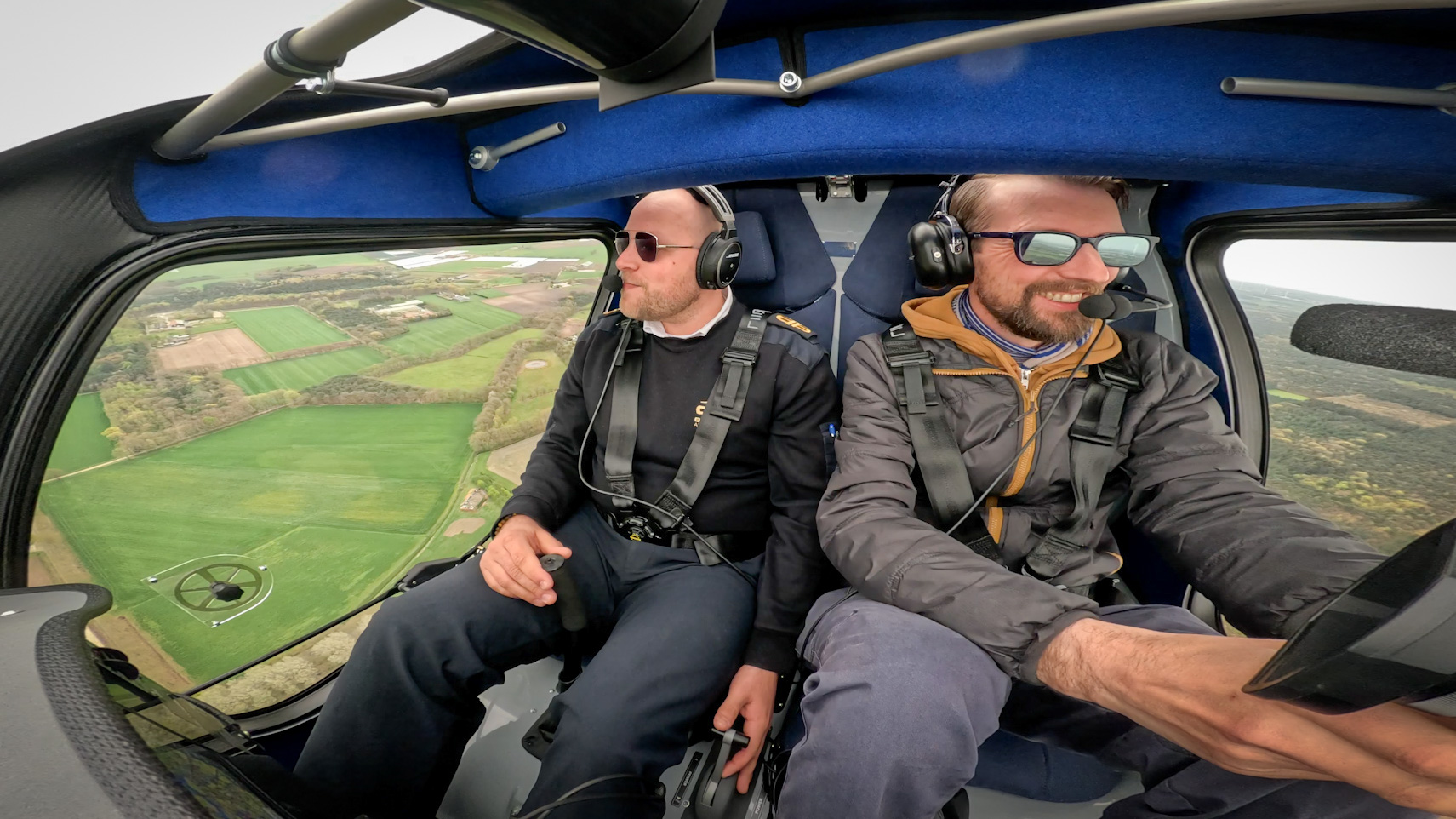 De vliegtuig weegt inclusief twee passagiers zo'n 600 kg.