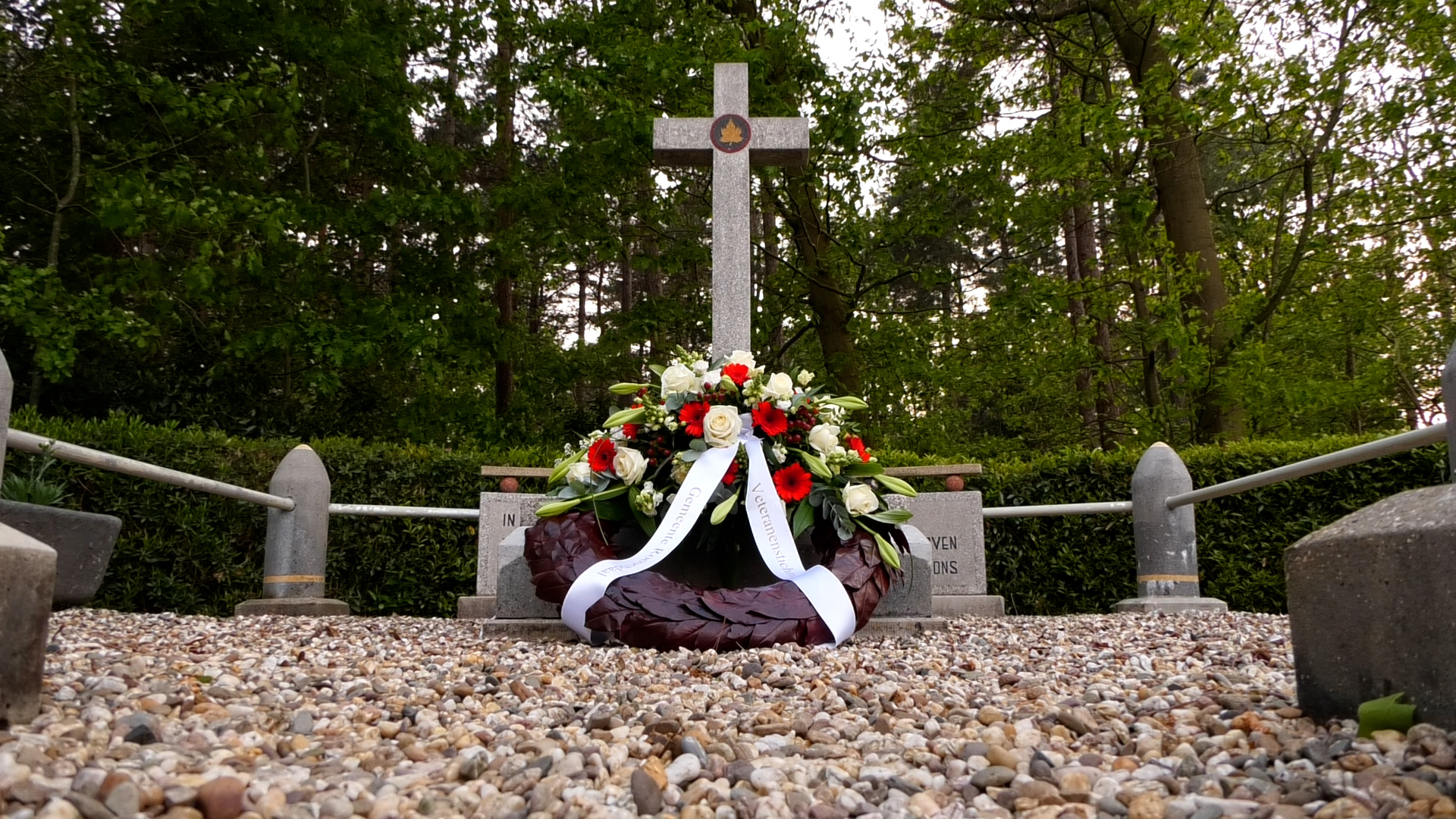 Indrukwekkende Dodenherdenking bij het oudste oorlogs­monument van Nederland
