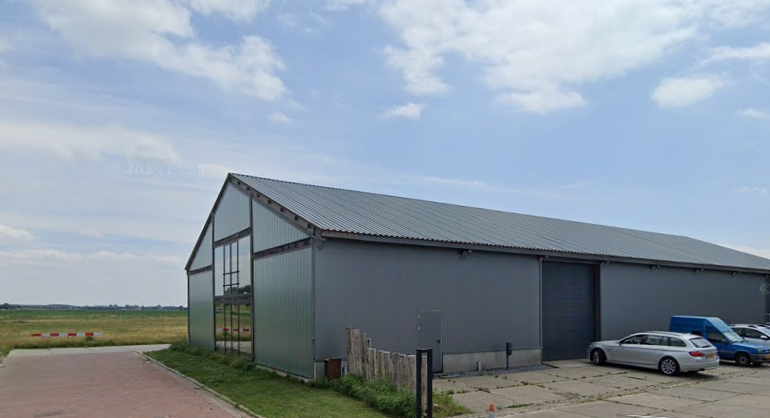 Burgemeester sluit deel bedrijfsloods na eerder oprollen amfetaminelab