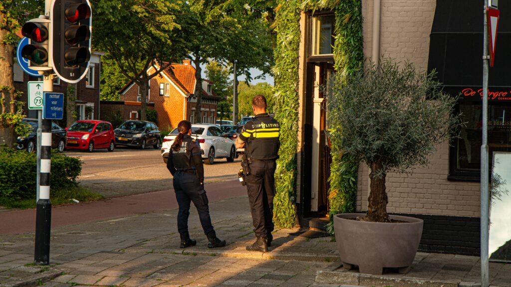 Grote controle bij horecazaak in Bergse Mimosastraat