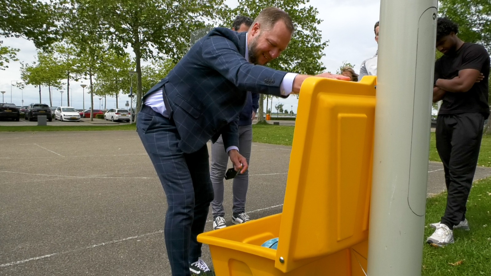 Basketballen is nu makkelijker dan ooit dankzij een app en een slimme basketbox