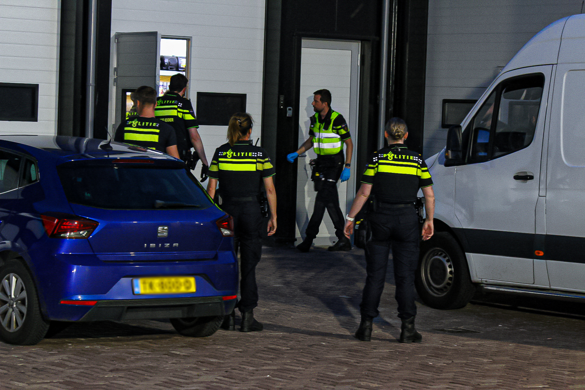 Twee mannen opgepakt na politie-inval in loods in Bergen op Zoom