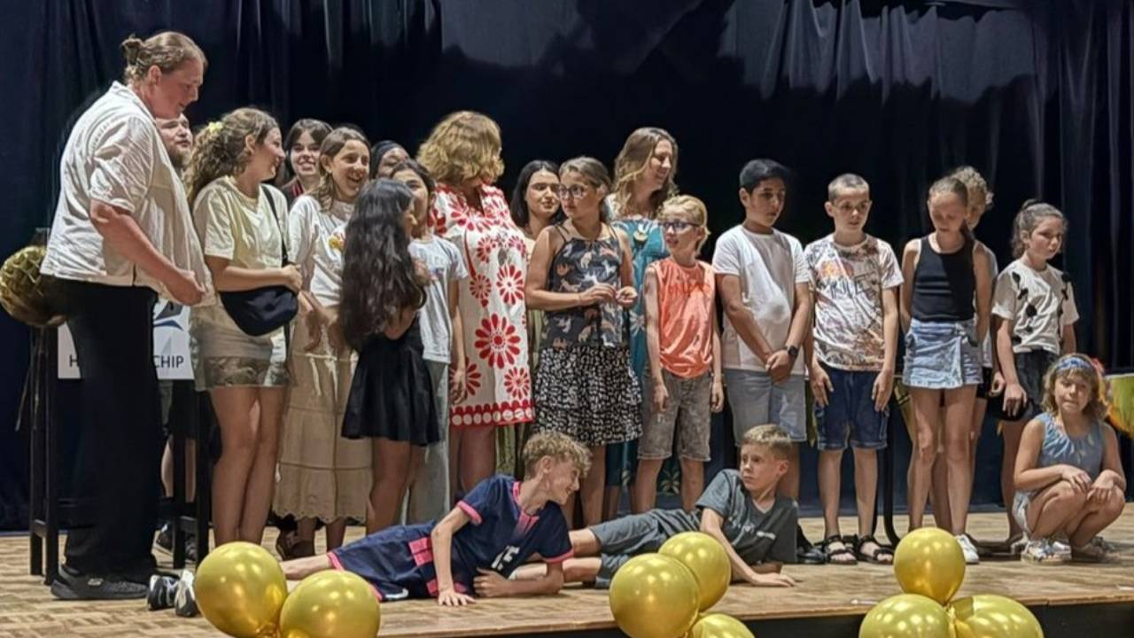 Diploma­uitreiking Petje af: ‘Ieder kind is uniek en ieder kind verdient een kans’