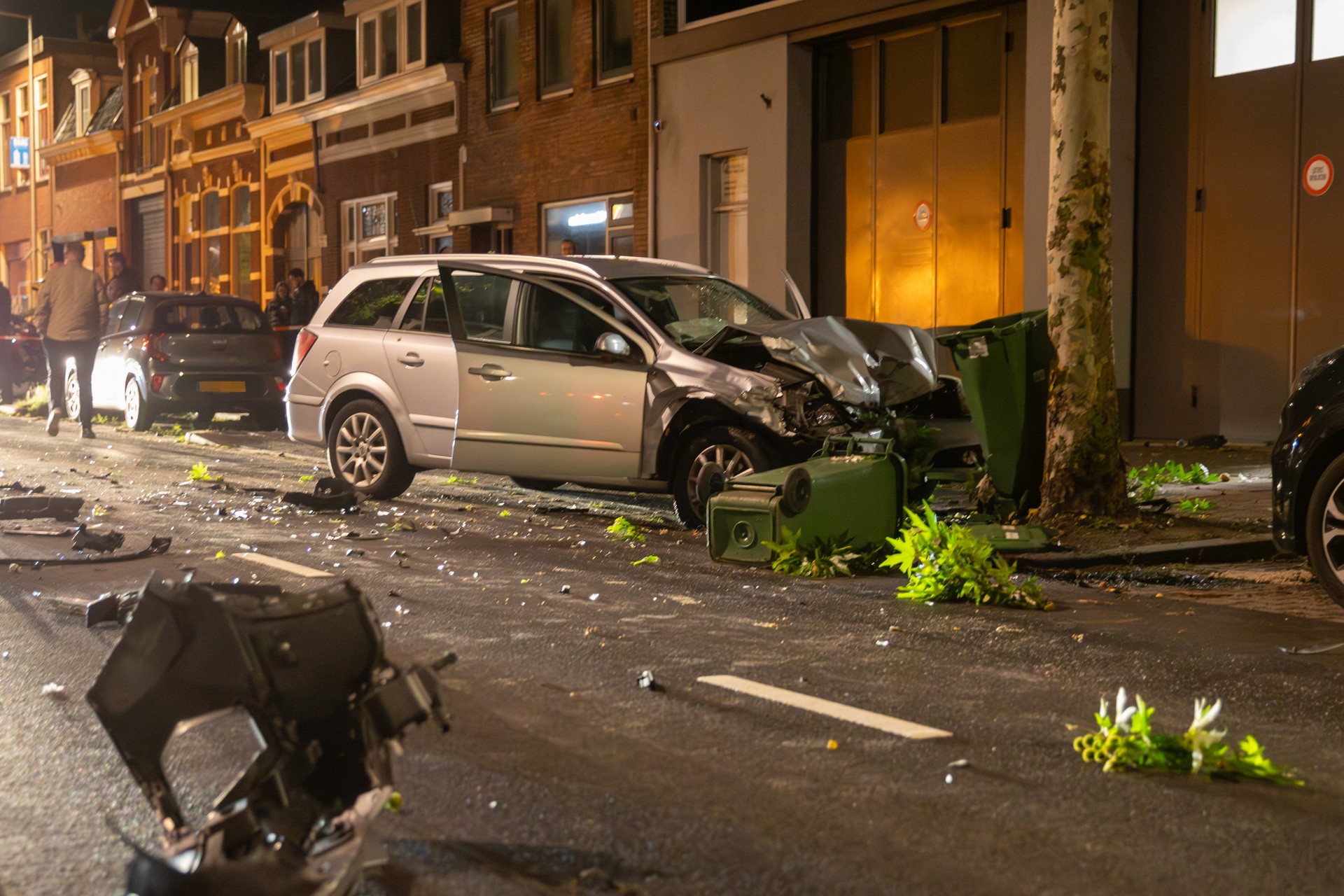 Twee auto’s in de kreukels na ongeval Boutershemstraat.