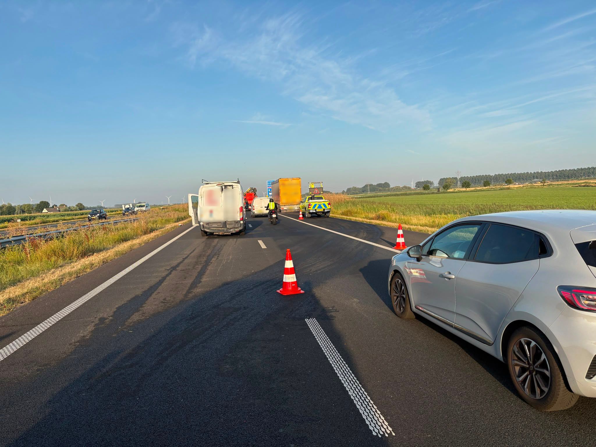 Meerde voertuigen botsen op A4 bij Hoogerheide, flinke file