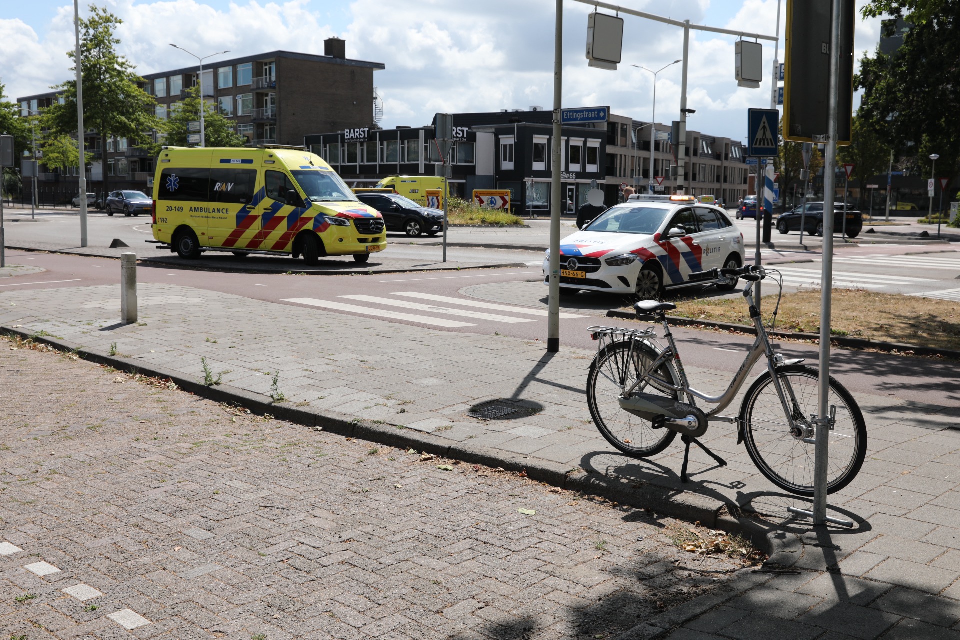 Fietsster gewond bij aanrijding op turborotonde Roosendaal