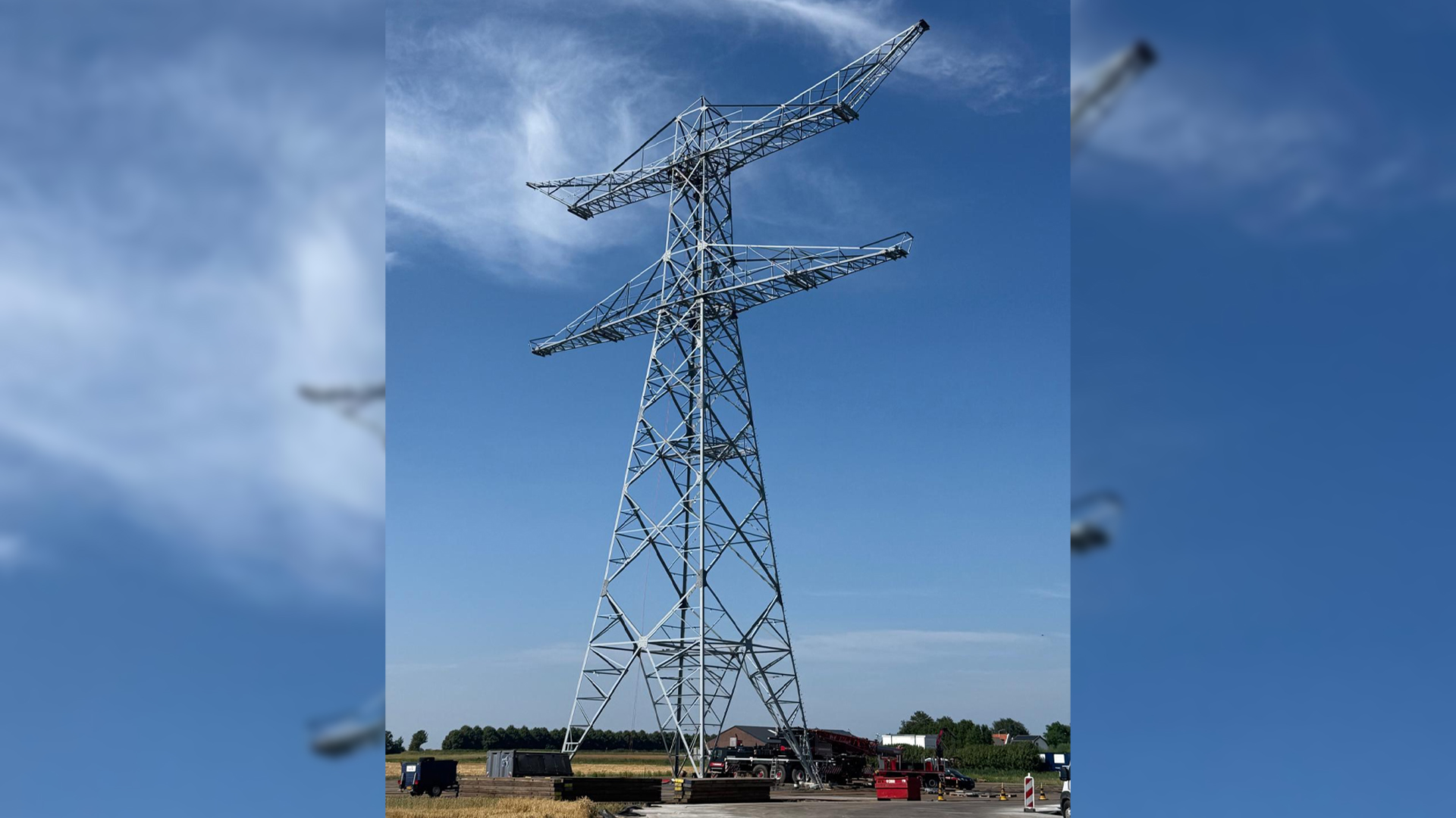 Nieuwe hoogspannings­verbinding krijgt vorm: eerste mast geplaatst in Standdaarbuiten