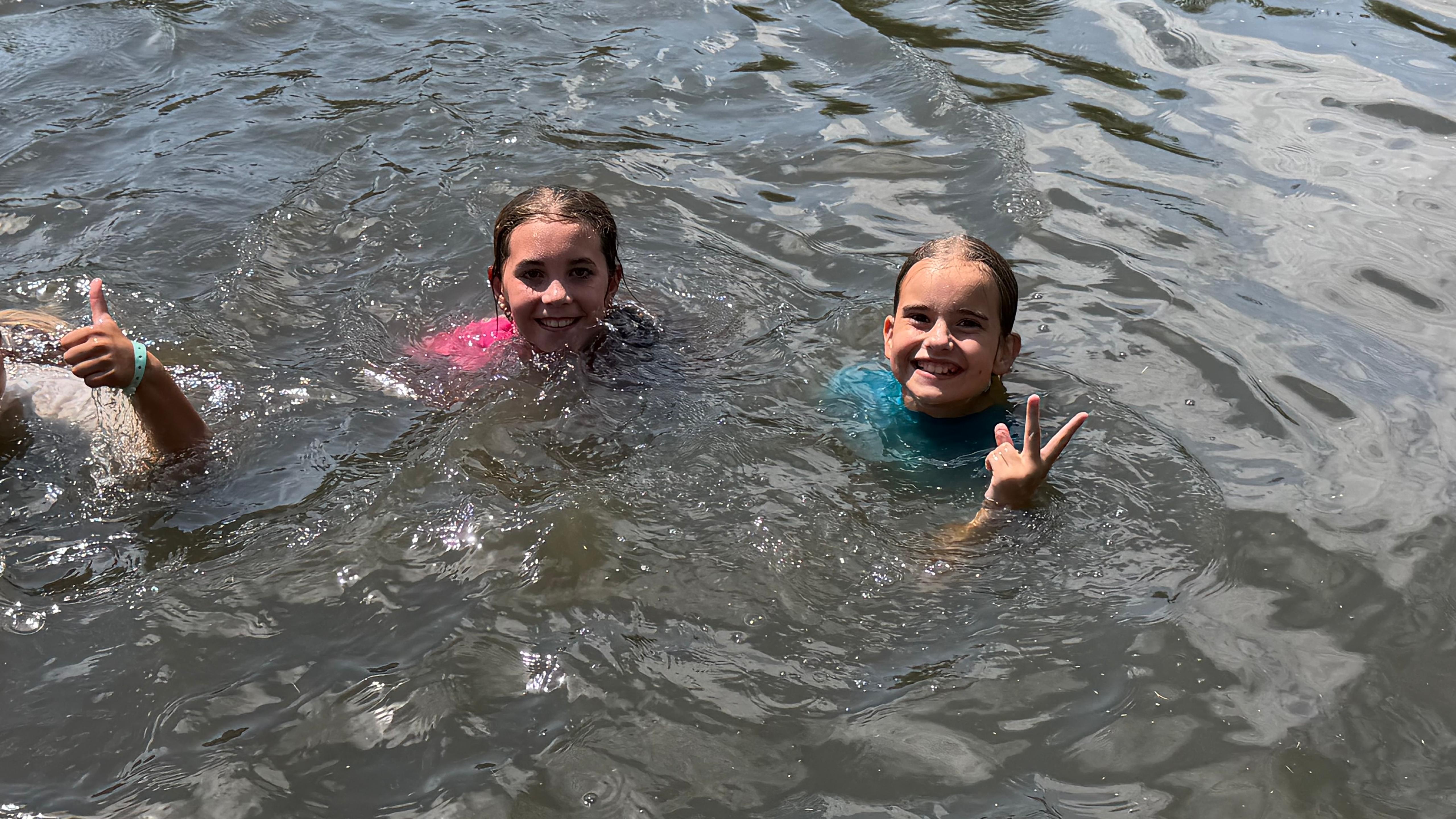 Pip en Sylvie genieten volop tijdens de KinderVakantieClub.