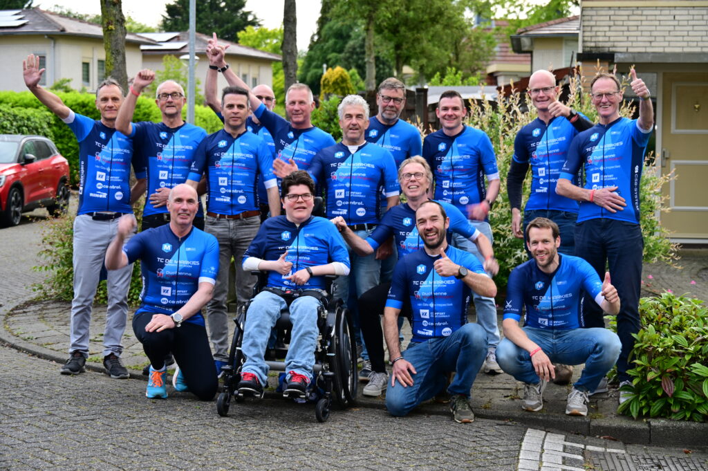 Fietsvereniging haalt geld op voor Duchenne Parent Project: ‘Veel meer dan verwacht’