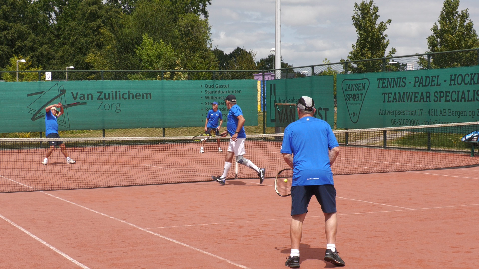 Van caravan als kleedkamer naar al zestig jaar een tennisvereniging: 't Kèperke viert jubileum